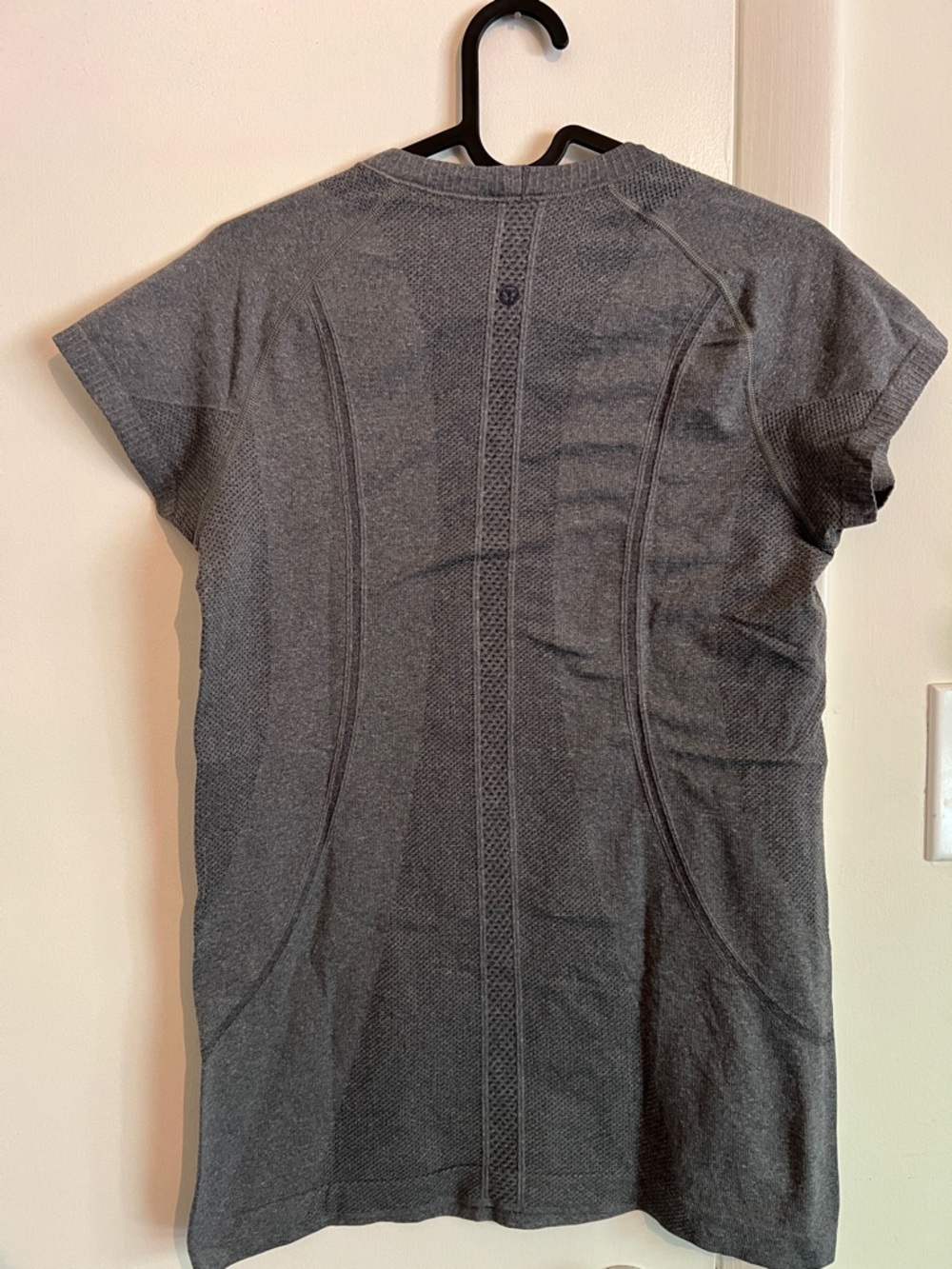 Lululemon Swiftly Tech 2.0 Short Sleeve Tee Heathered Grey - Size 8 - Picture 2 of 5